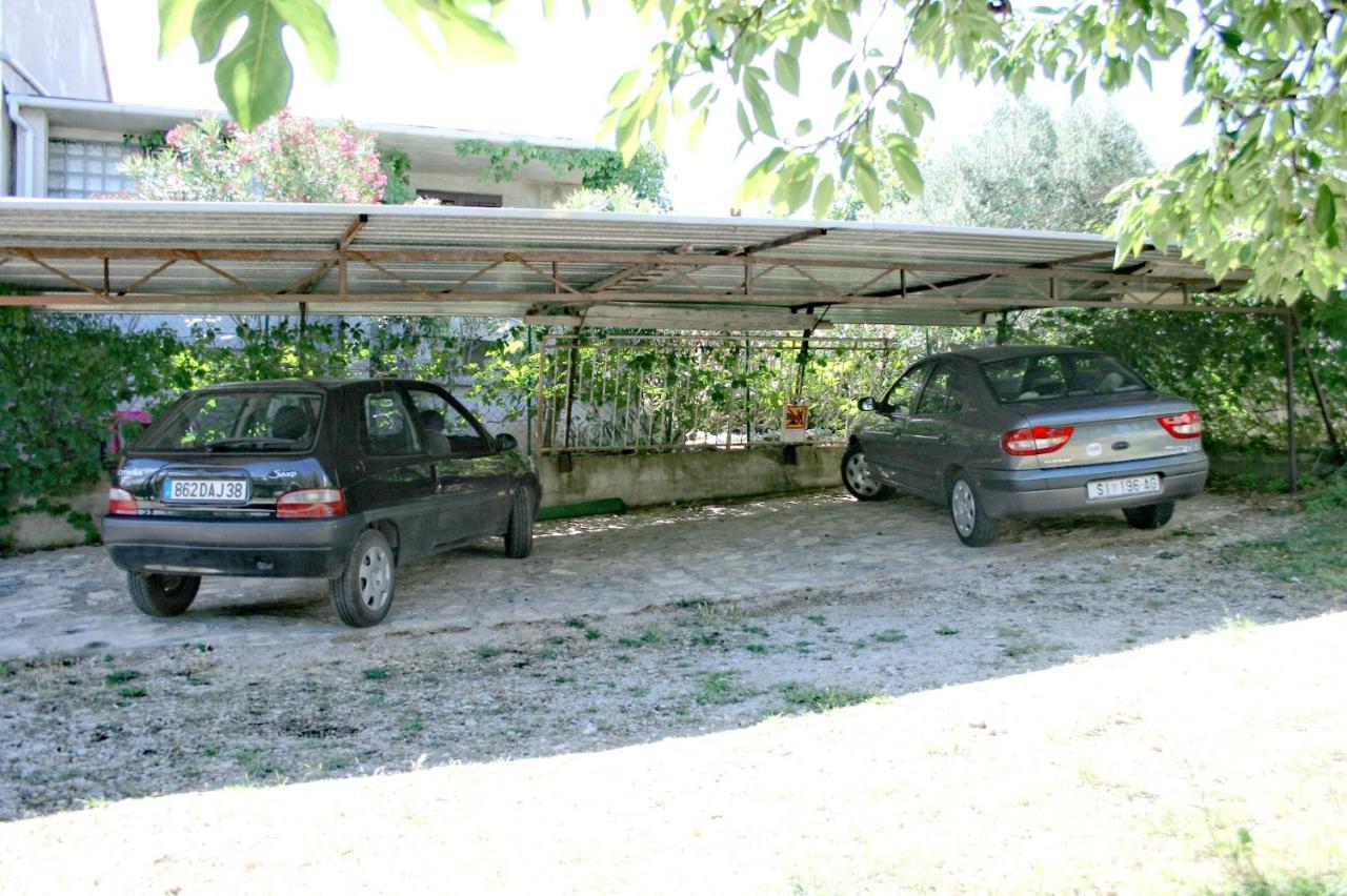 Apartments With A Parking Space Murter - 5103 Betina  Buitenkant foto